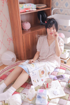 动漫美女打扑克